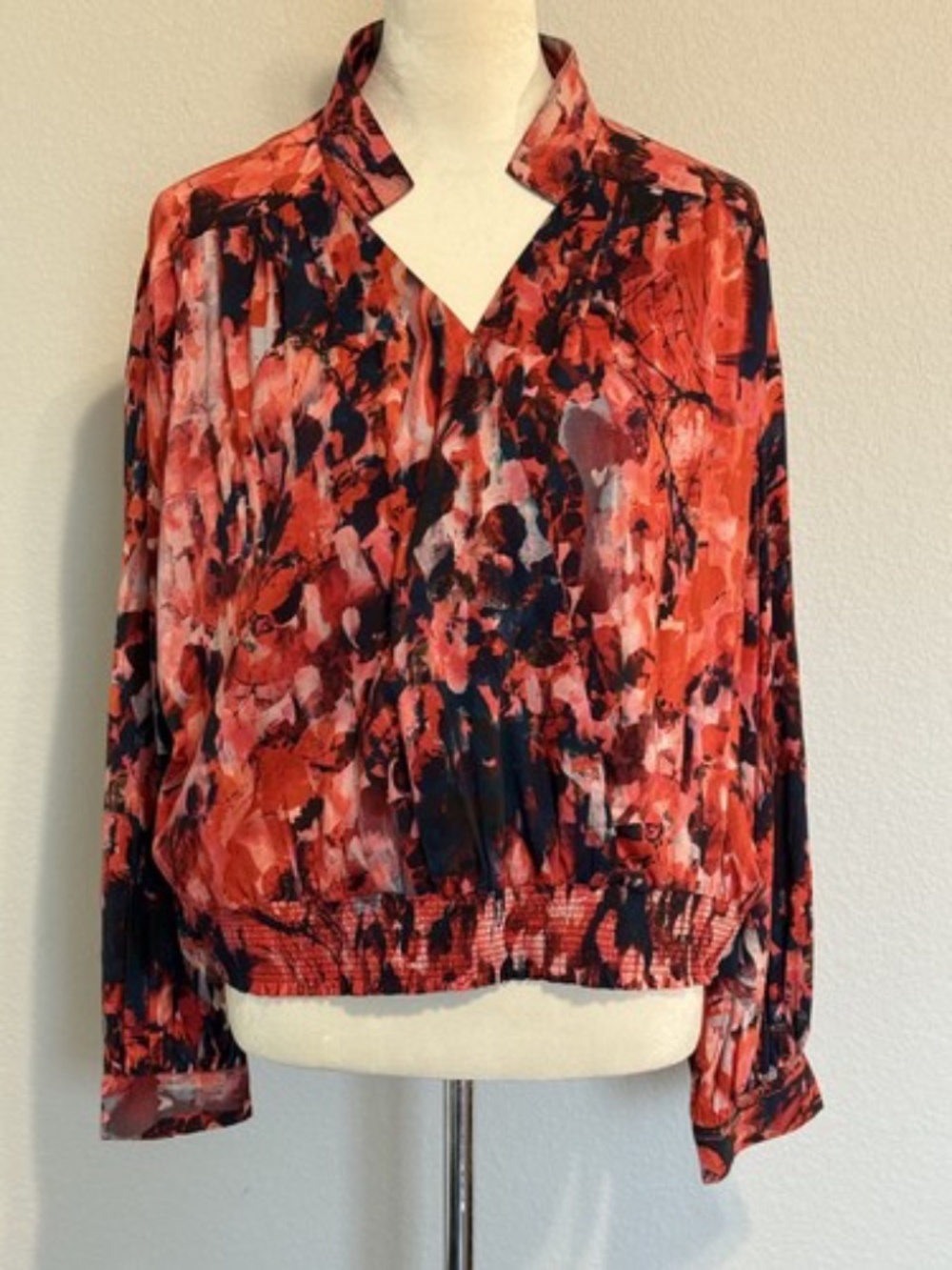 Soft Surroundings Womens Large Red Navy Abstract Print Smocked Blouse